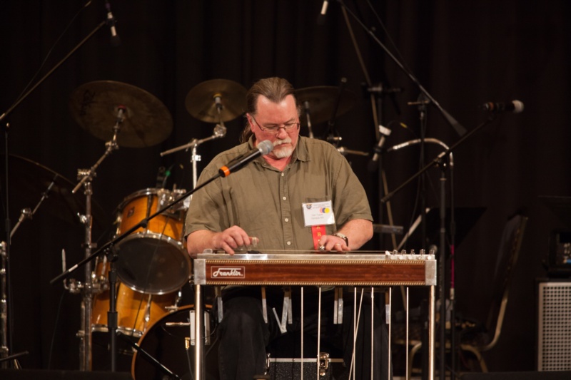 775x507 pixels (107K)